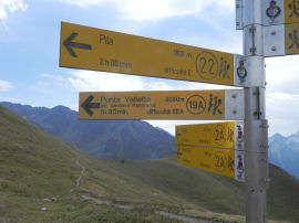 Segnaletica al Col Tsa Sétse 2815 m (30339 bytes)